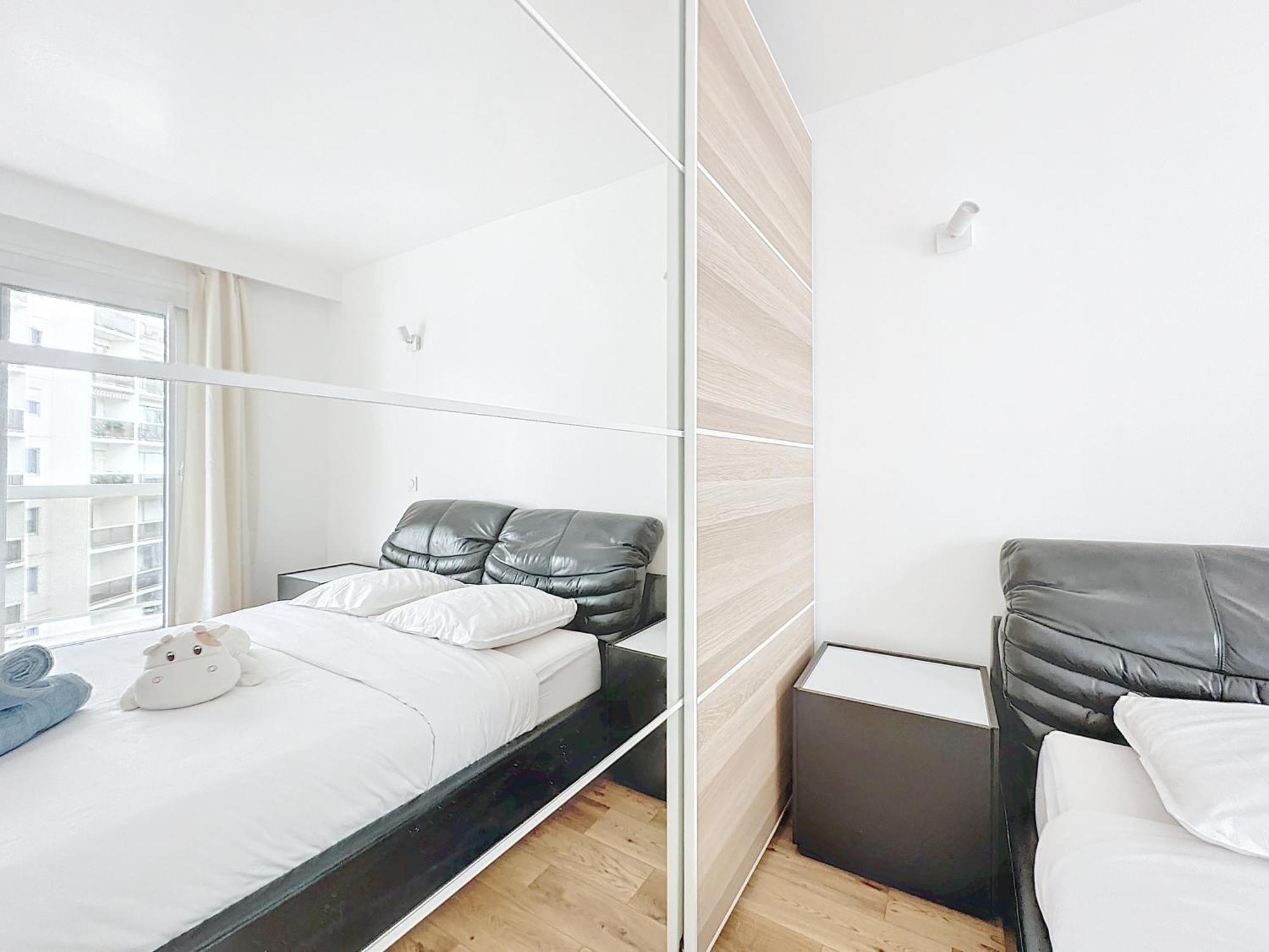 114 - Renove De Luxe Pour 4 Personnes * Parijs